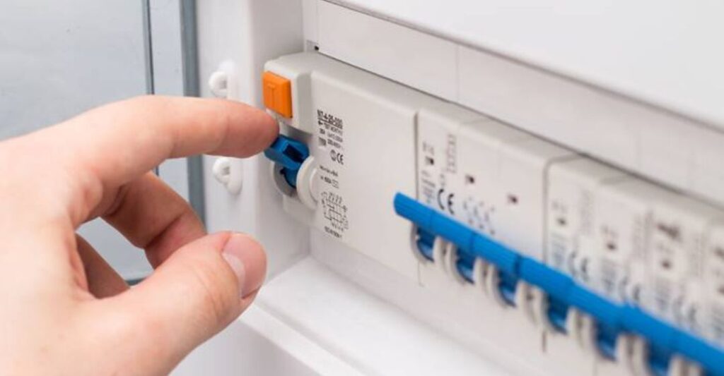 reset máy lạnh daikin bằng cầu dao