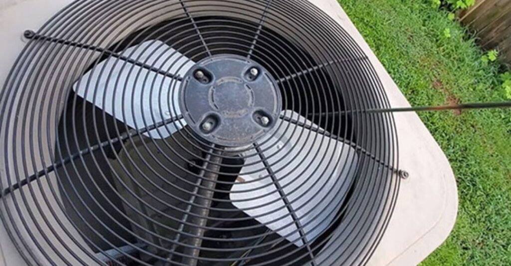 Cánh quạt cục nóng bám bùn đất