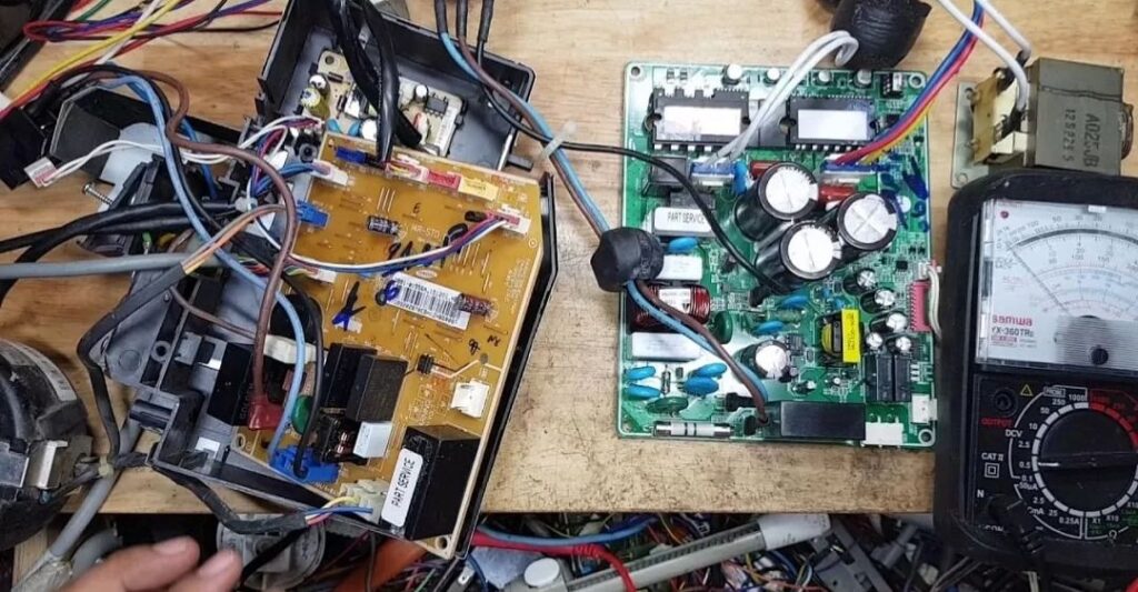 Cục nóng bị nước đọng gây hỏng board mạch