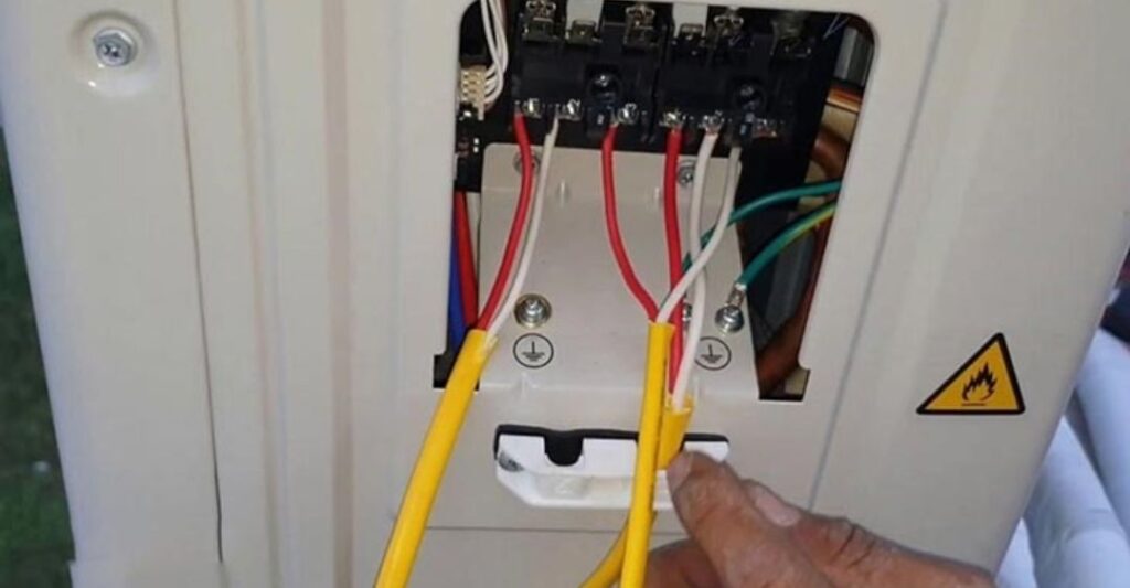 Dây tín hiệu máy lạnh bị hỏng/đứt