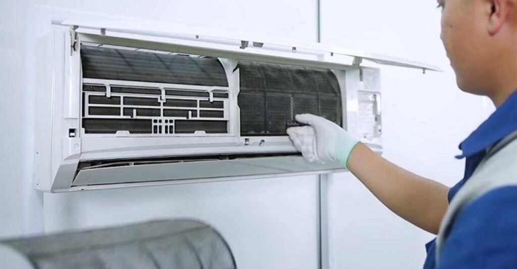 Vệ sinh máy lạnh Daikin